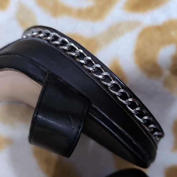 BCBGeneration Black Heels with Elegant Strappy Design - Picture 5 of 9